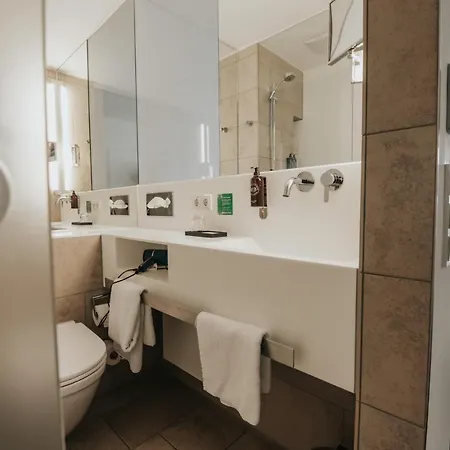 فندق Design & Restaurant Loewen 4*