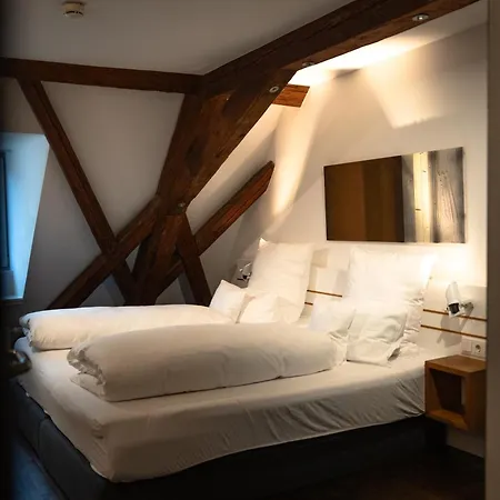 Design & Restaurant Loewen فندق