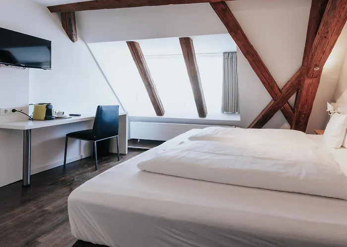 Design & Restaurant Loewen מלון